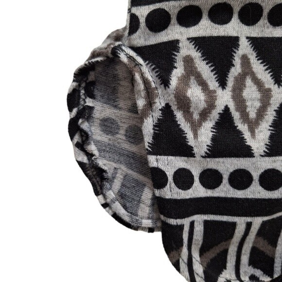 Bobbie Brooks Size 3X Plus Size Geometric Print 3/4 Sleeve Scoop Neck Tunic Top - Picture 4 of 9